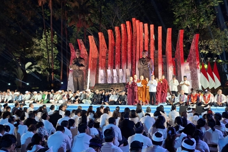 Bhikkhu Dhammavuddho Thera Mewakili Agama Buddha Lakukan Doa Kebangsaan 80 Tahun Indonesia Merdeka