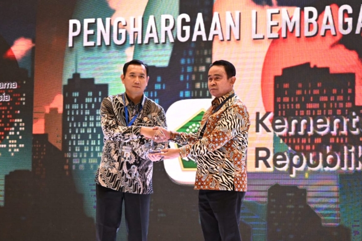 Kemenag Raih Anugerah Lembaga Peduli Penyiaran