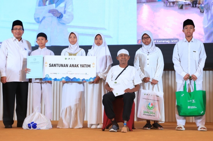 Kemenag Bagikan Dua Juta Paket Bantuan Anak Yatim dan Difable