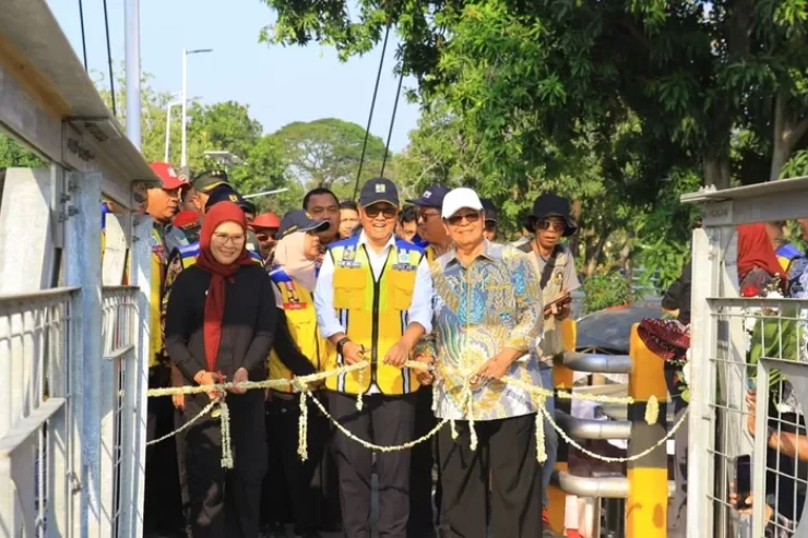 Kementerian PUPR Resmikan Jembatan Gantung Krasak Indramayu 