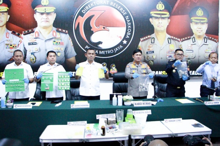Polda Metro Jaya Ungkap Kasus Peredaran Narkotika Jenis Kokain dan Ekstasi Buatan Sendiri 