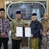 Mensesneg Prasetyo Hadi Serahkan Dokumen Kepemilikan Rumah Wapres RI ke-13