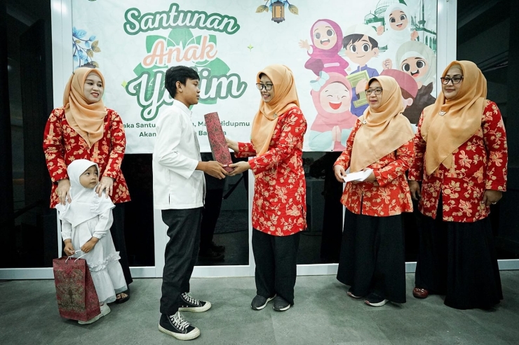 DWP Ditjen PHU Berikan Santunan Anak Yatim