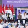 Jokowi Beri Hadiah Kalung Produksi Nasabah Mekaar untuk Ibu Negara 