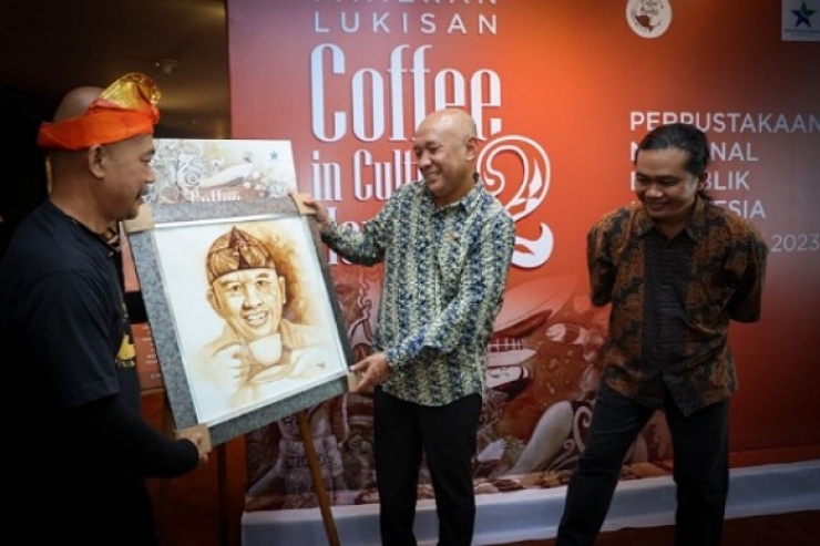 Menkop UKM Apresiasi dan Dukung Promosi Kopi Melalui Lukisan