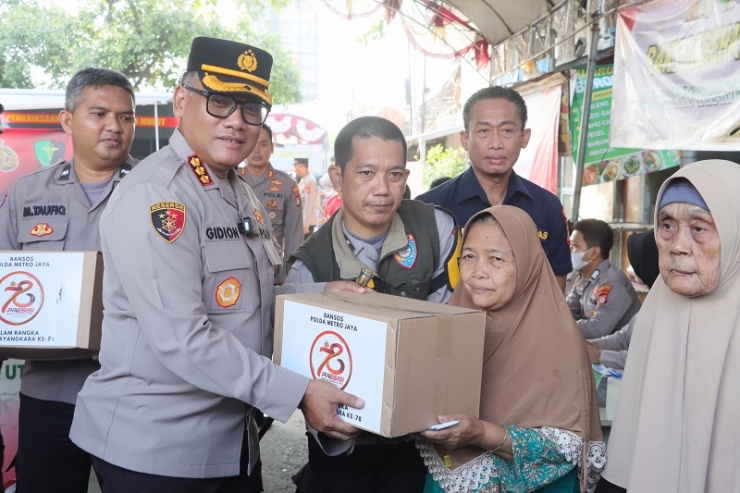 Antusias Warga Sambut Baksos Polres Jakarta Utara di Rawa Bebek