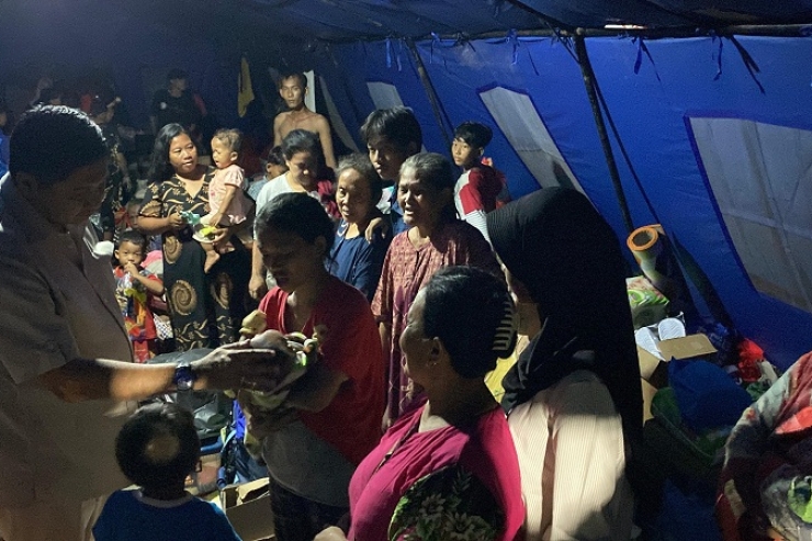 Kunjungi Pengungsi Korban Kebakaran Penjaringan, Menteri PKP Beri Bantuan Kemanusiaan