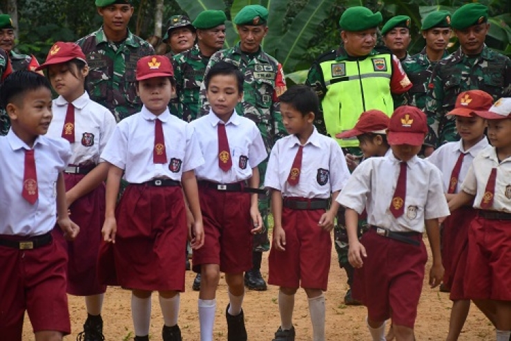 Berkat Babinsa Sahabat Anak, Siswa SDN 078481 Nias Kembali Ceria Tatap Masa Depan