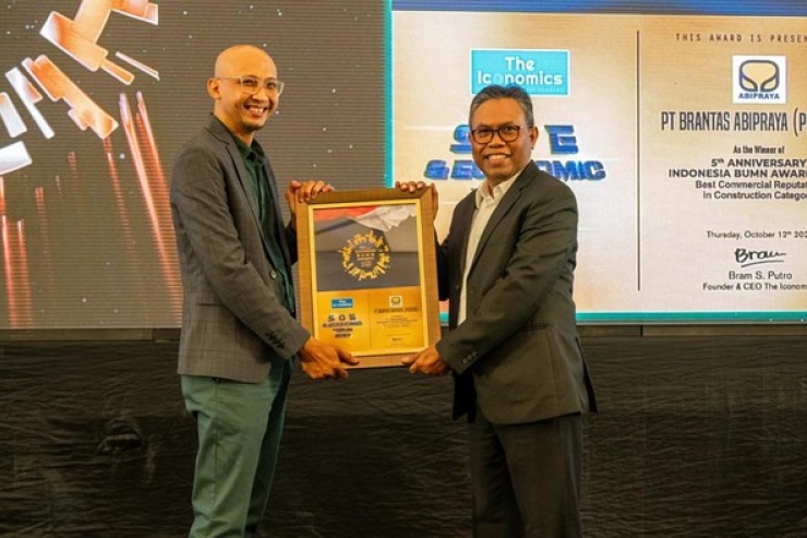 PT Brantas Abipraya Raih Penghargaan Best Commercial Reputation in Construction Category 2023