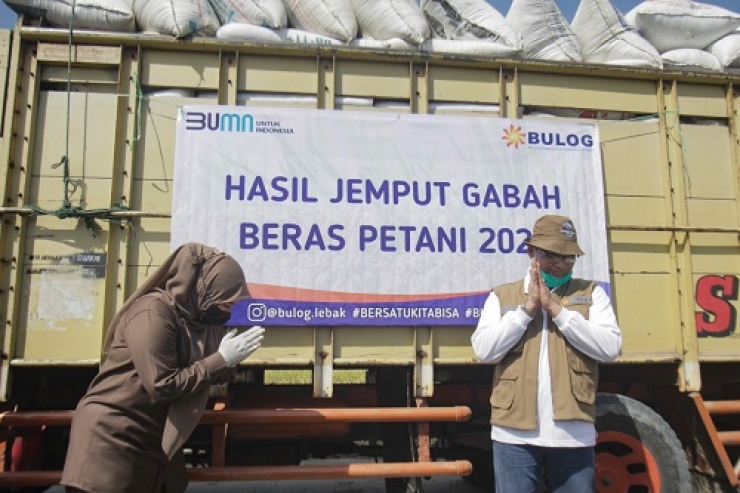 BULOG Berhasil Serap 1 Juta Ton Beras Petani Lokal