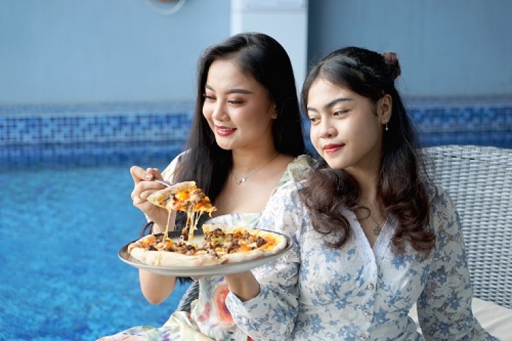 Pizza Buntut Bakar dan Tropical Darmo Mixo Ala Grand Swiss-Belhotel Darmo 