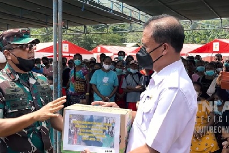 Gerak Cepat TNI AD Bantu Warga Terdampak Erupsi Gunung Lewotobi Laki-Laki