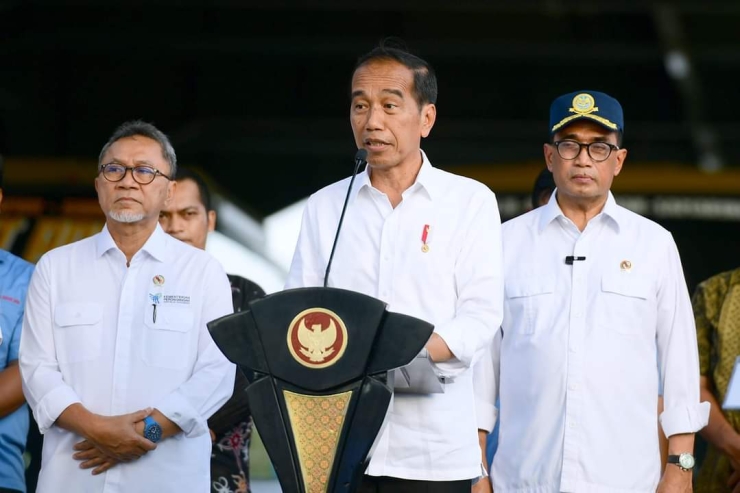 Jokowi:  Ada KRL, Hingga Kereta Cepat Jakarta Masih Macet