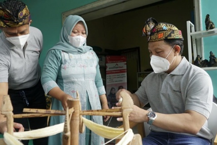 Telkom Dukung UMKM Naung Songket Naik Kelas dengan Digitalisasi