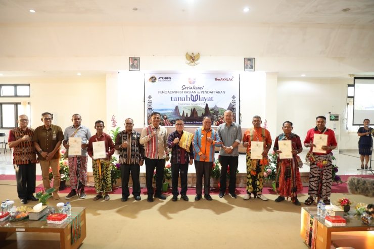 ATR/BPN Serahkan Sertipikat Tanah, Perkuat Hak Masyarakat Hukum Adat di Timor Tengah Selatan