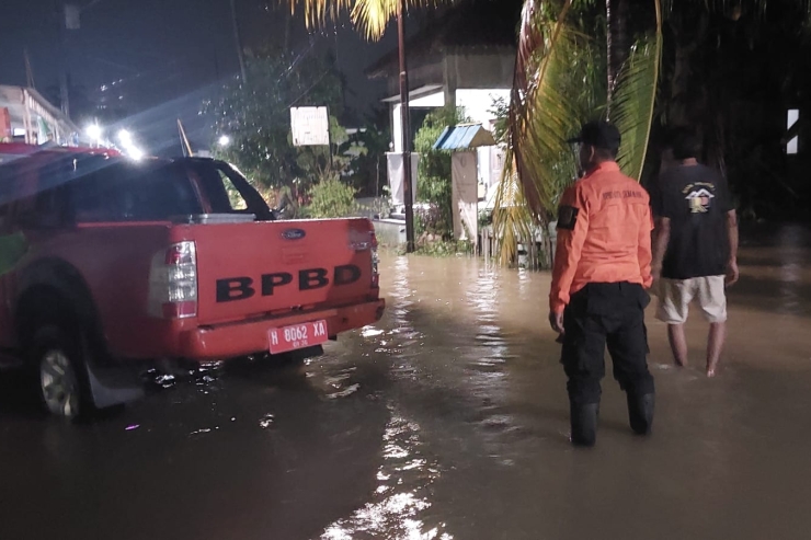 Sejumlah Wilayah di Indonesia Dilanda Angin Kencang dan Banjir, BNPB Ingatkan Warga Waspada