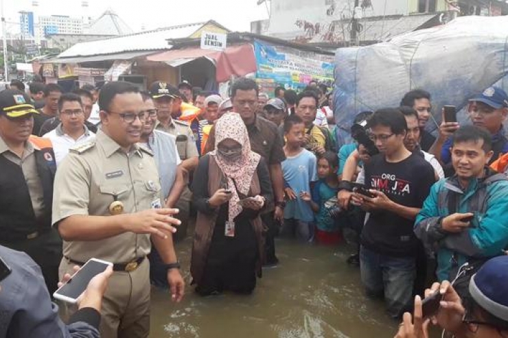 Anies Lebih Pilih Bantu Korban Banjir Ketimbang Rapat dengan DPR