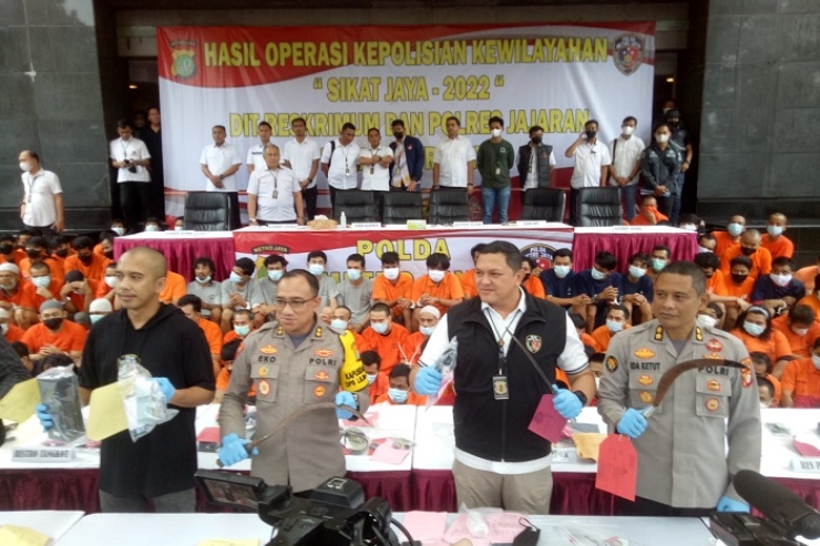 Polda Metro Jaya dan Jajaran Polres Ungkap 112 Tindak Kriminal di Jadetabek dalam Dua Pekan