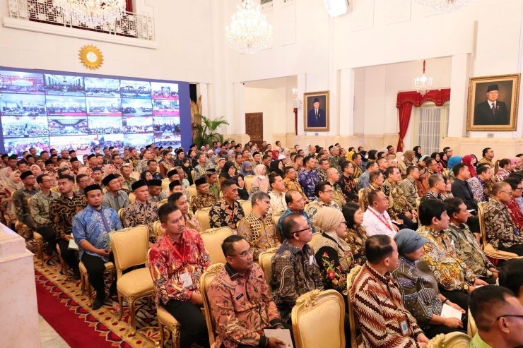 Kakantah Tangsel:  23 Warga Tangsel Terima Sertifikat Tanah Elektroniik dari Jokowi