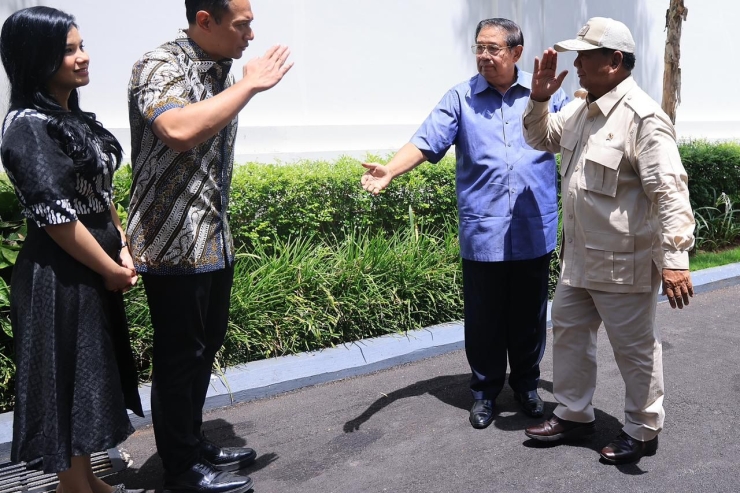 AHY Dampingi SBY Terima Kunjungan Prabowo di Museum Pacitan