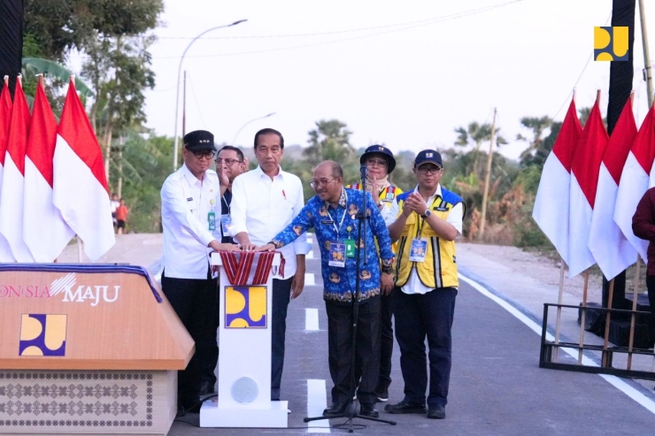 Jokowi Resmikan 27 Inpres Jalan Daerah di NTT