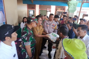 Pemerintah Kabupaten Mentawai Salurkan Bantuan Beras