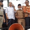 Wakil Ketua DPR Temui Masa Kepala Desa Demo DPR Tuntut Masa Jabatan 9 Tahun