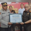 Kejari Sanggau Beri Penghargaan Korban Pemberi Maaf Program RJ
