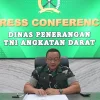 TNI AD Bantu Proses Pemakaman Korban Ledakan Amunisi di Garut