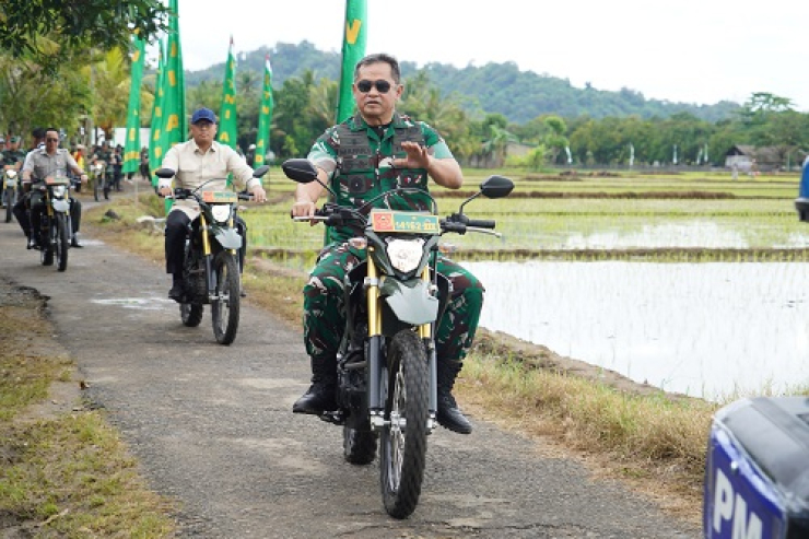Kasad dan Wamentan Resmikan Sarana Pengairan Sawah di Sukabumi