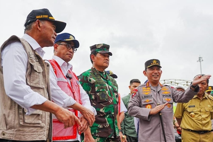 Kapolri Tinjau Pelabuhan Merak, Pastikan Kesiapan Arus Mudik dan Balik Hari Raya Idul Fitri  2023