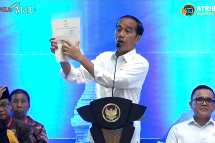 Jokowi Perkenalkan Sertifikat Elektronik kepada Masyarakat di Banyuwangi