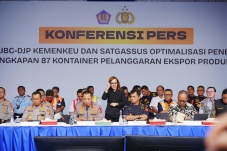 Polri-BaCukai Bongkar 87 Kontainer Pelanggaran Ekspor Turunan CPO, Kapolri: Tindak Lanjut Arahan Presiden Prabowo