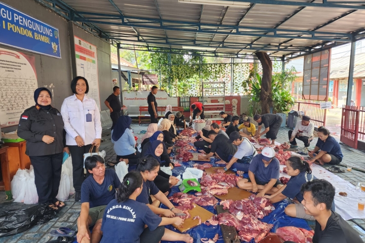 Kanwil Kemenkumham DKI Jakarta Distribusi Daging Kurban Lapas/Rutan ke Warga Sekitar