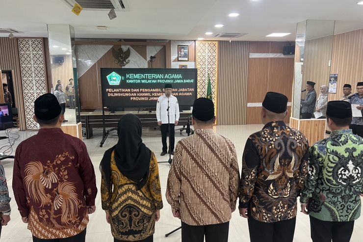 Kakanwil Ajam Lantik Sembilan Pejabat Baru di Lingkungan Kemenag Jabar