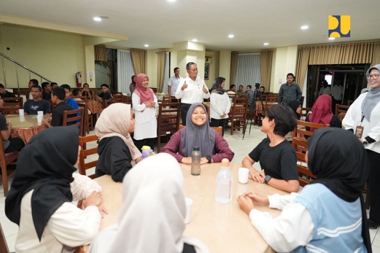 Disambut Hangat Siswa Sekolah Rakyat di Yogyakarta, Menteri Dody: Kalian Masa Depan Bangsa