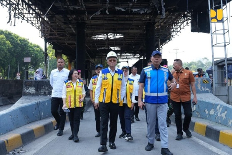 Tinjau Gerbang Tol Pejompongan dan Halte TransJakarta, Kementerian PU Dukung Percepatan Pemulihan Fasilitas Publik