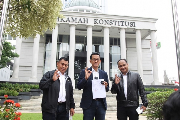 Ingin Demokrasi Ditegakkan, Senator Fachrul Razi dan Bustami Zainudin Daftarkan Gugatan PT Nol Persen ke MK