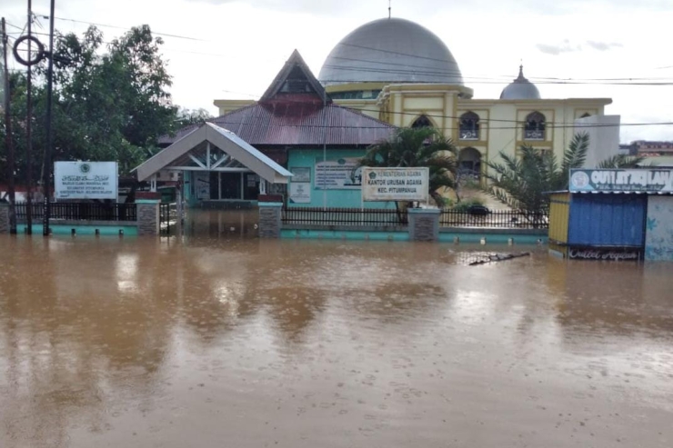 Gerak Cepat, Dirjen Bimas Islam Respon KUA Terdampak Banjir 