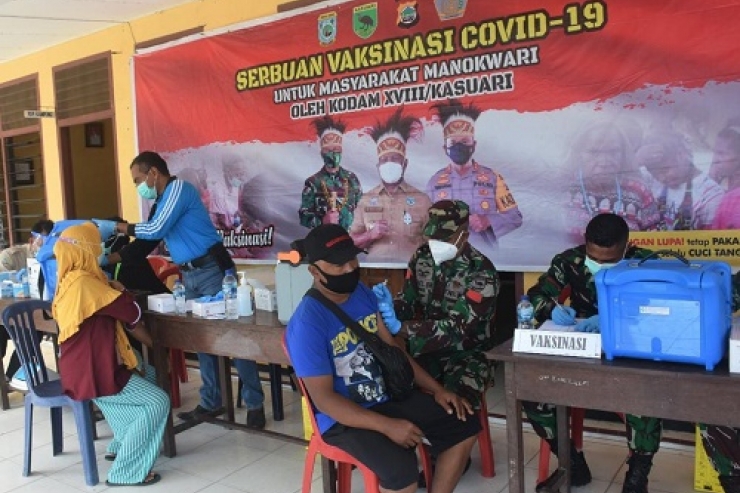 Kodam XVIII / Kasuari Gelar Vaksinasi di SP3 Manokwari 